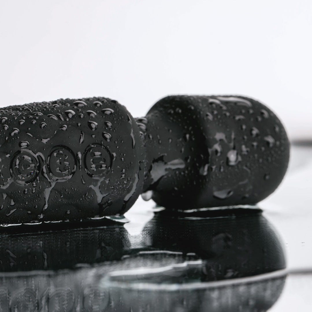 Clitoral wand vibration cliOH lying down wetlook