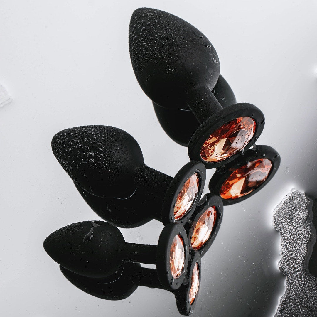 Oberon butt plug set of 3 lying down wetlook